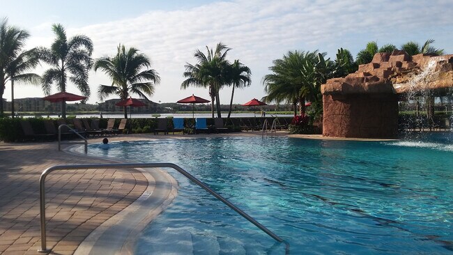 Building Photo - **2 + Den Condo - 1 Car garage - Fully Furnished - Short Term Lease (5.11 - 11.30) **