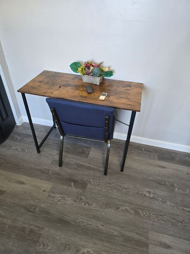 Building Photo - Rooms for Rent – Furnished, Lockable, & Private Backyard! 6 Spots Open.