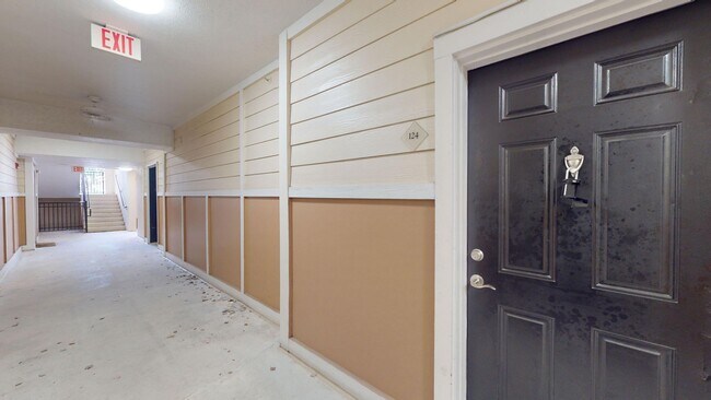 Building Photo - Nice condo for rent in the heart of the St...