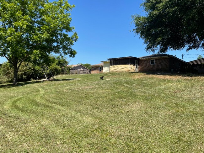 Building Photo - 2401 NE Brothers Dr