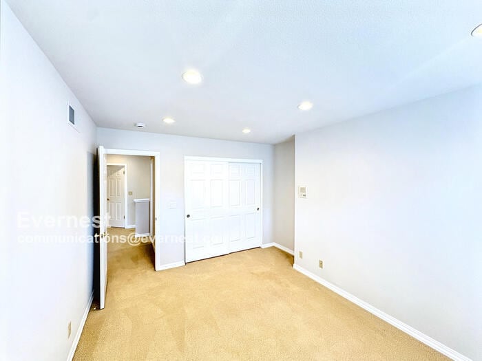 Building Photo - 473 S Clovercrest Ln