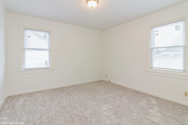 Building Photo - 207 E Orange St
