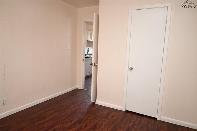 Building Photo - 1421 Harris Ln