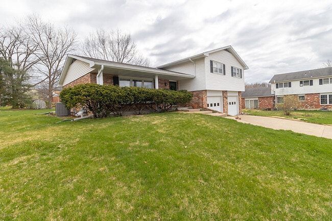 Building Photo - 306 W Briarwood Ln