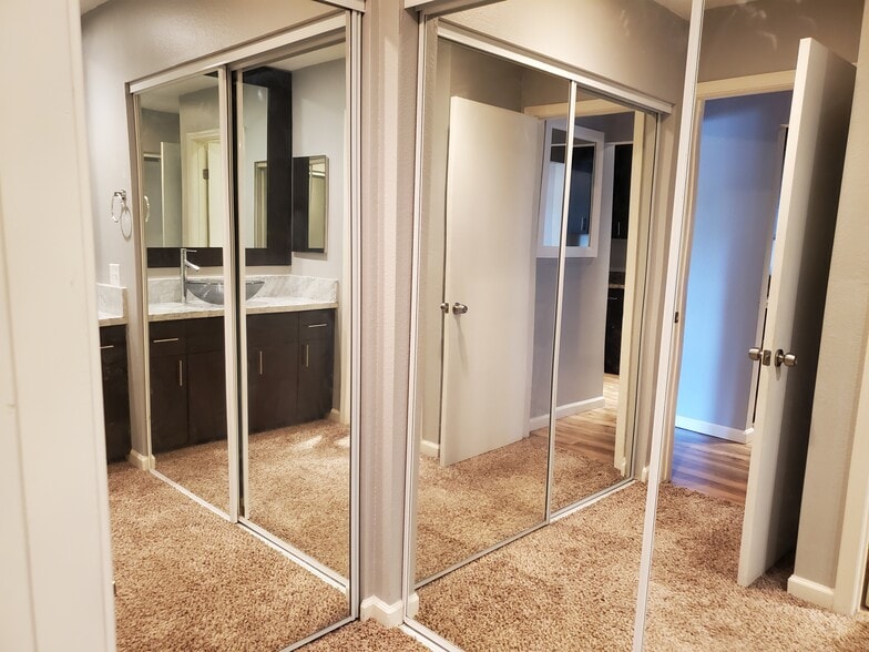 Closets - 1379 Caminito Gabaldon