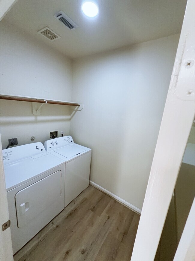 Building Photo - 6656 Sharpstown Green Cir