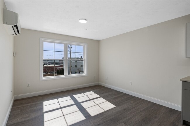 Building Photo - 472 Essex St