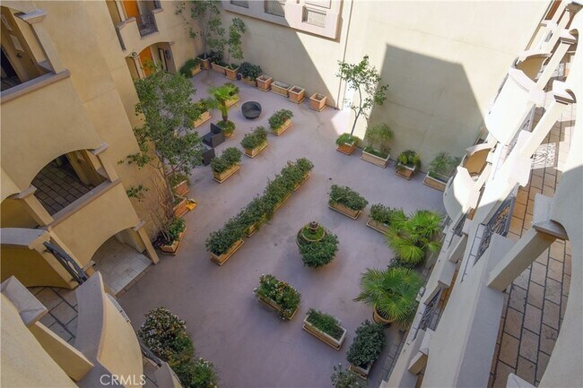 Building Photo - 11911 Mayfield Ave