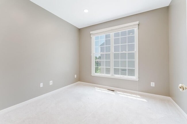 Building Photo - 20152 Boxwood Pl