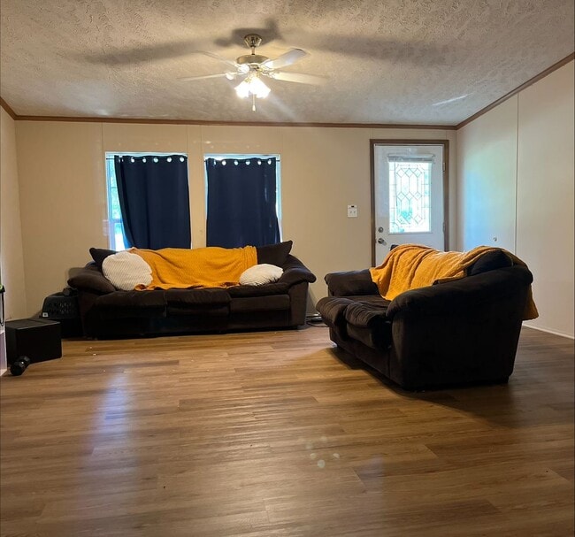 Building Photo - 3bed/2ba Single Family Home