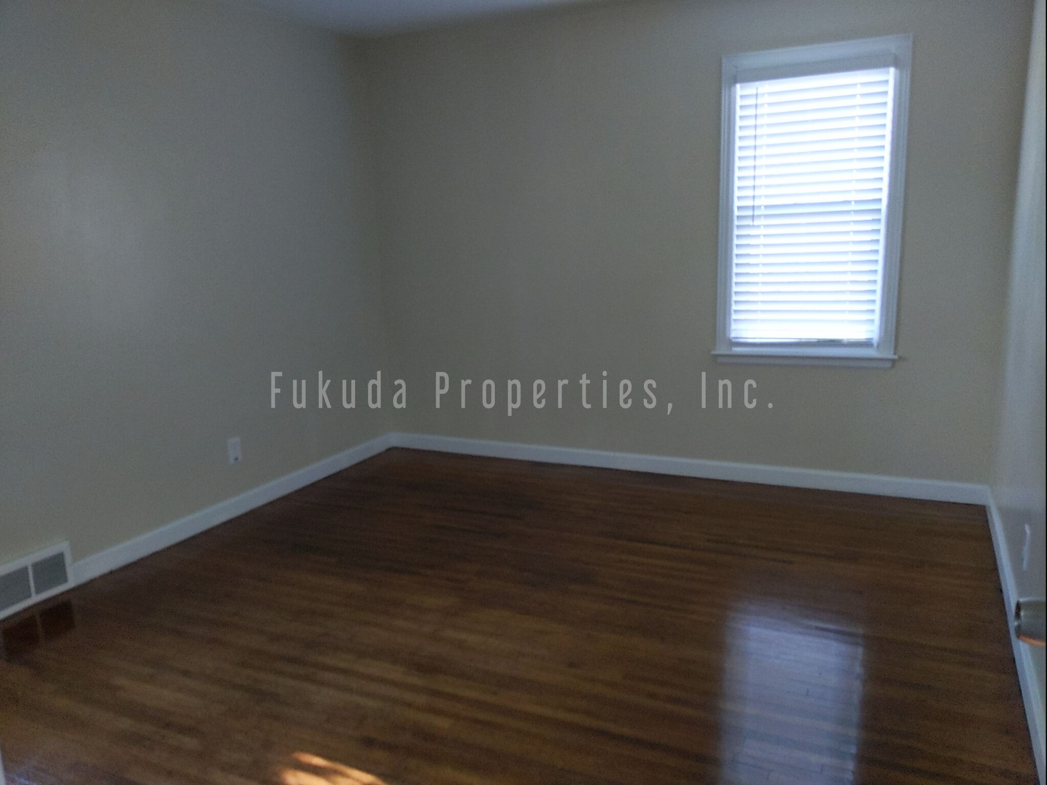 Second bedroom - 2490 Forest Ave