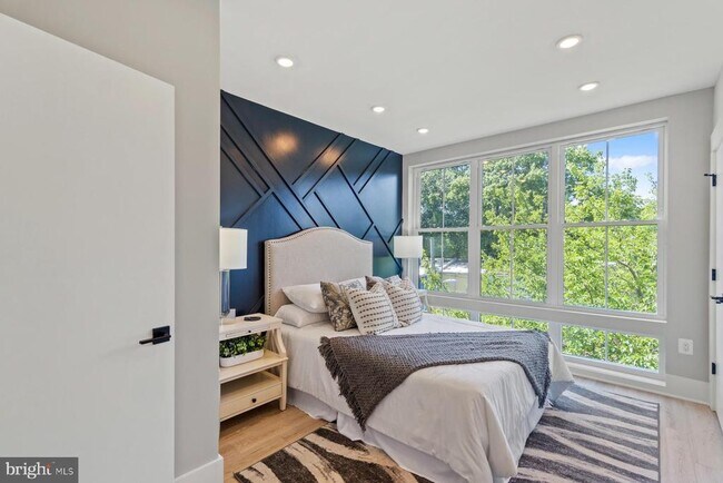 Building Photo - 1640 4th St NW