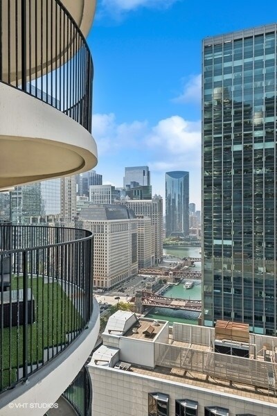 Building Photo - 300 N State St