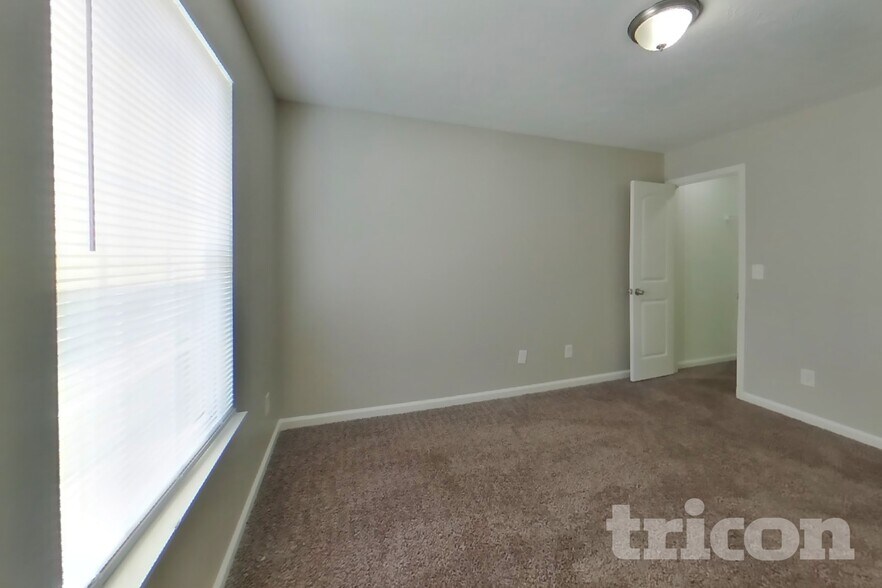 Building Photo - 501 Foliage Ln