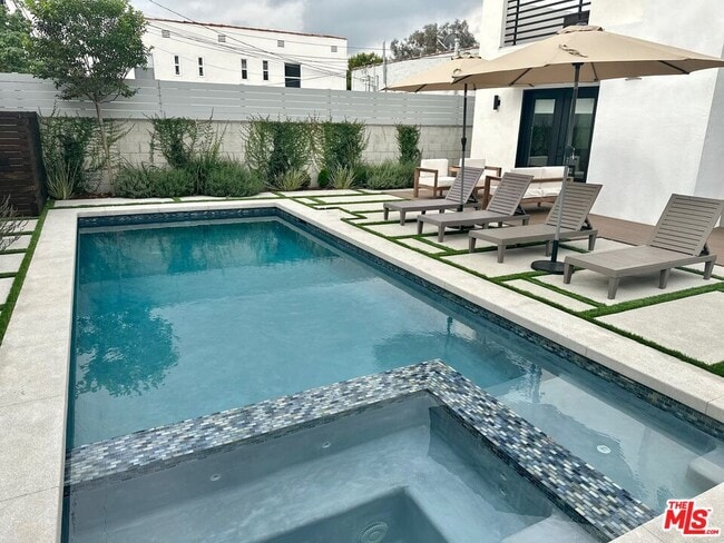 Building Photo - 1622 S Mansfield Ave