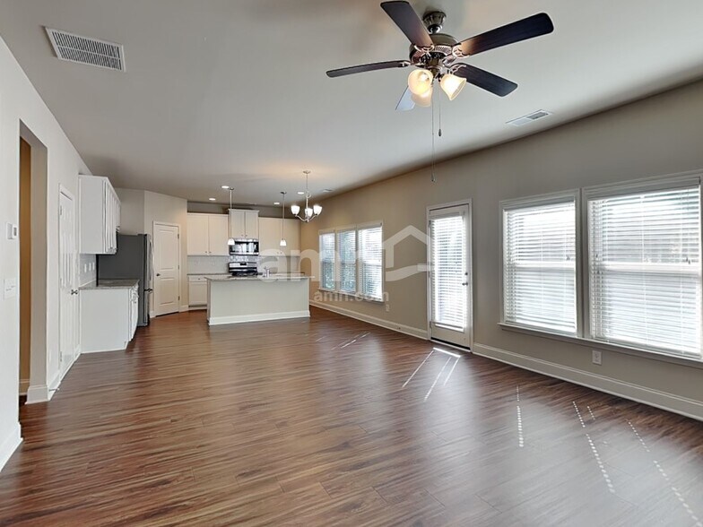 Building Photo - 30 Pratt Dr