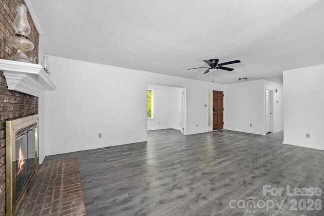Building Photo - 21014 Pine Ridge Dr