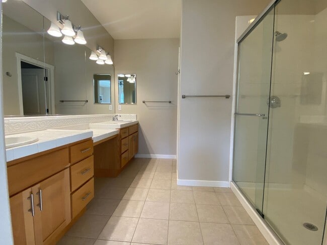 Building Photo - 3 BD/3.5 BA Townhouse in downtown Livermore Station, No Pets
