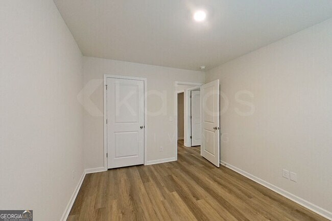 Building Photo - 121 Overstreet Way