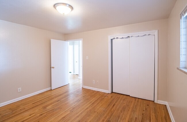 Building Photo - 1707 W 52nd Ave