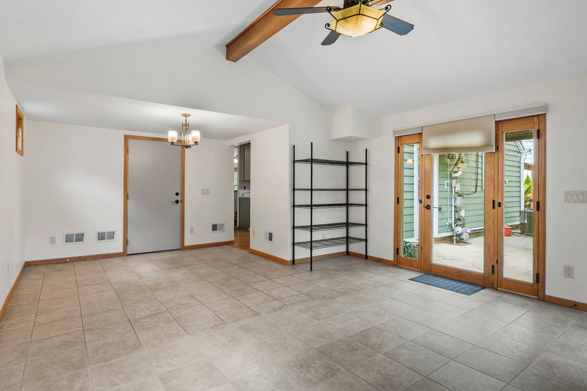 Family room - 3633 Gregory St