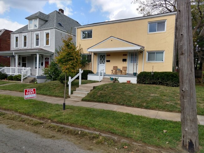 Building Photo - 432 E 16th Ave