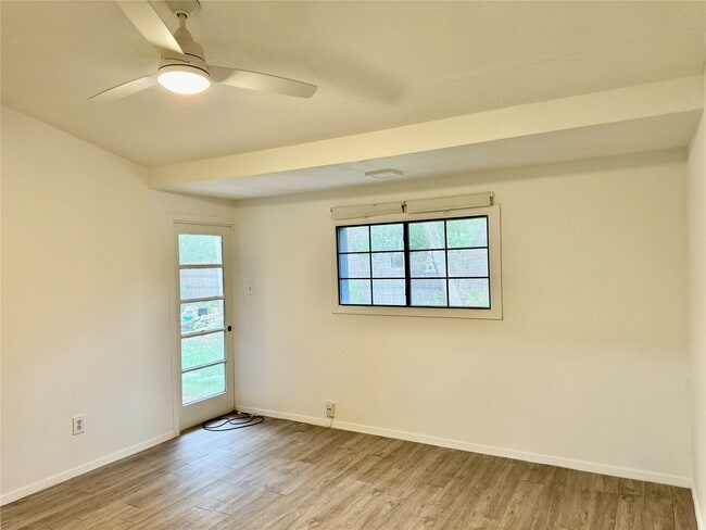 Building Photo - 3914 Ella Blvd