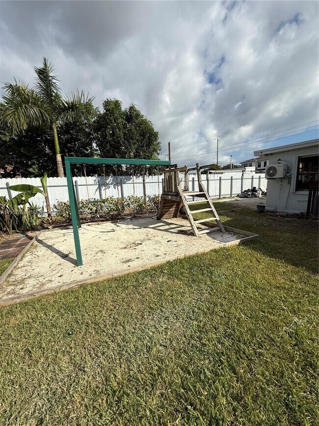 Building Photo - 22020 SW 114th Ave