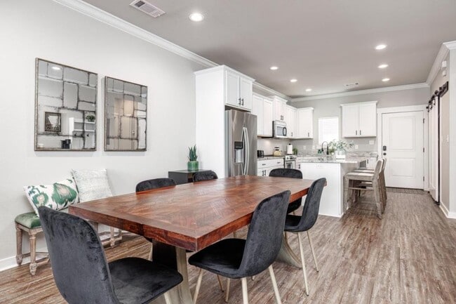 Building Photo - 117 Lookout Point