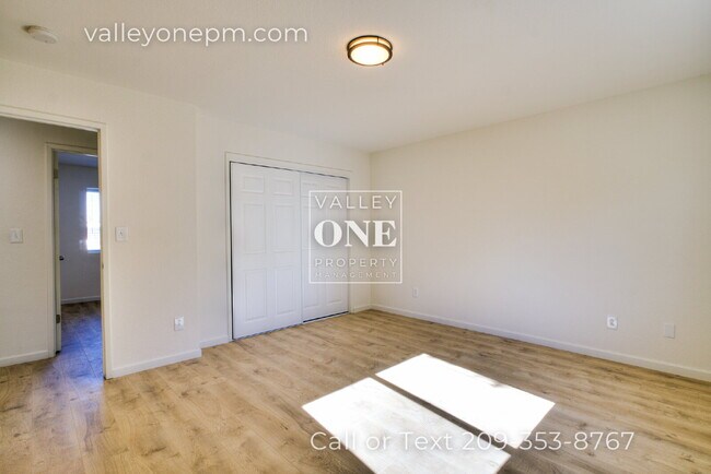 Building Photo - Totally Remodeled Home in Turlock: It's No...
