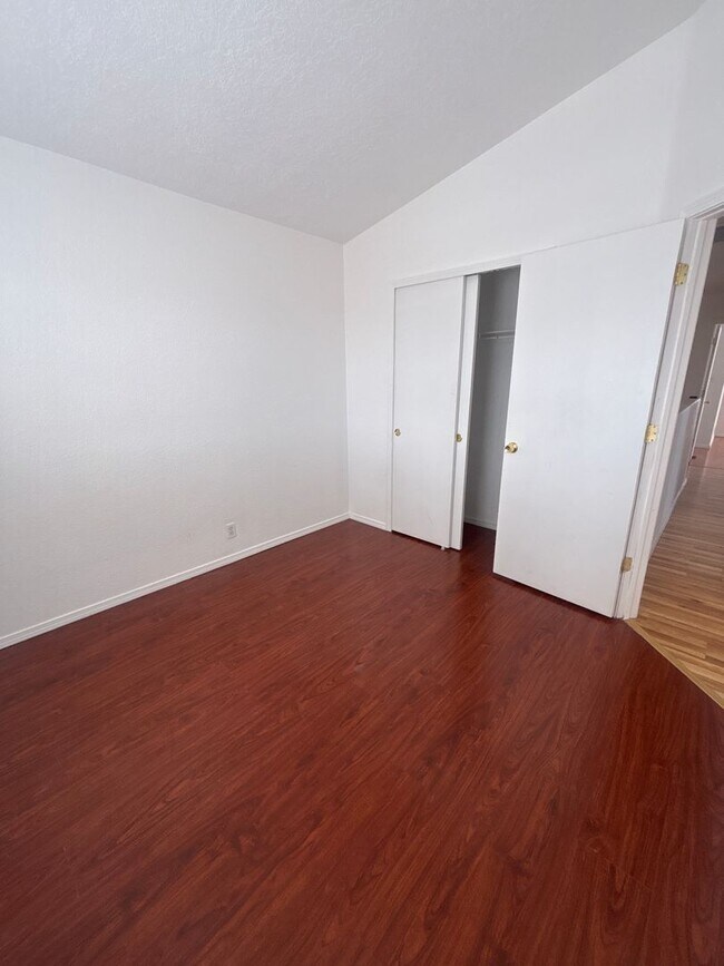 Building Photo - 4729 Chesapeake Pl NE