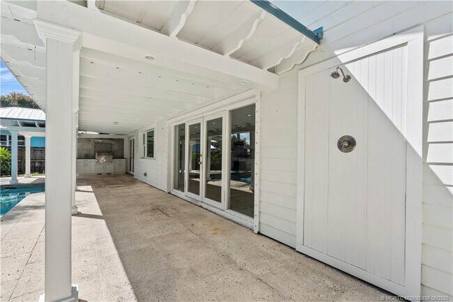 Building Photo - 4590 SE Glen Ridge Trail