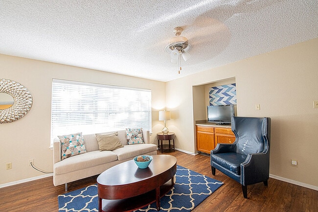 Building Photo - Deer Cross