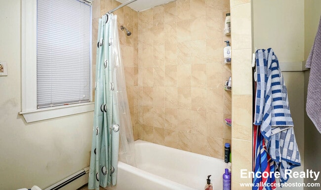 Building Photo - 13 Sachem St