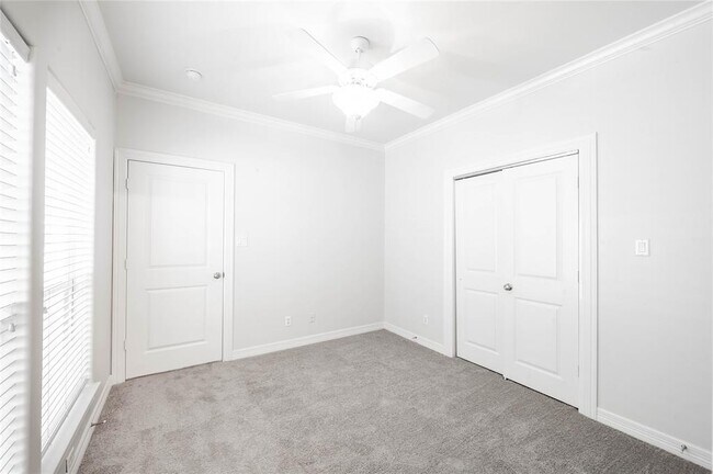 Building Photo - 643 Hartman St