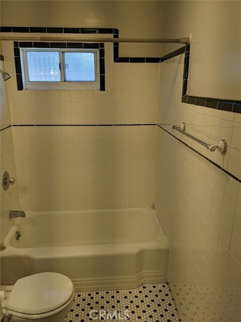 Building Photo - 1000 E 1st St