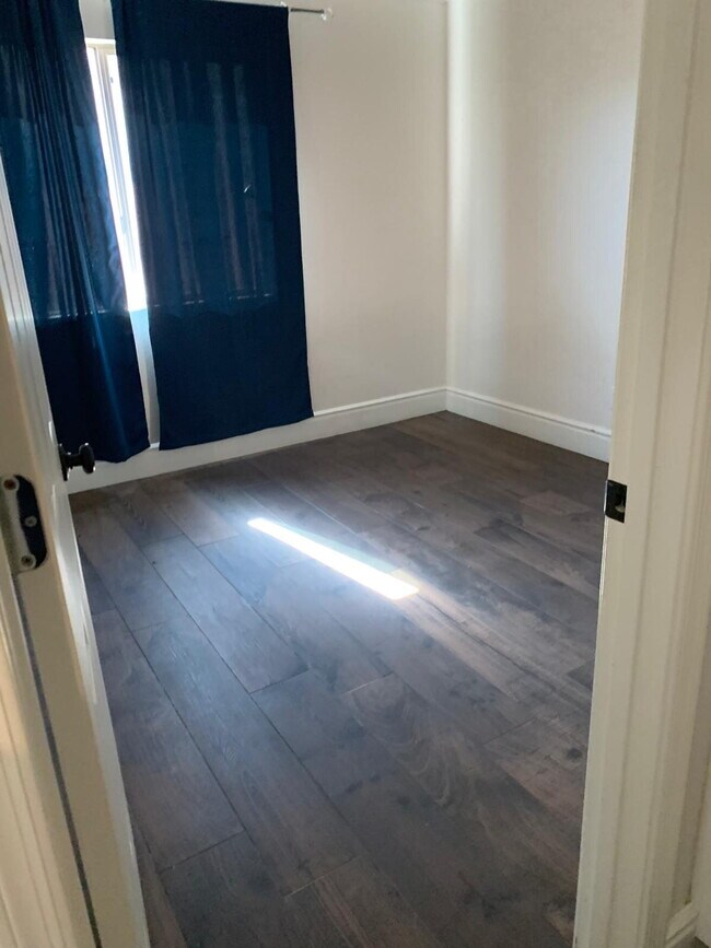 Building Photo - Beautiful Single-Level 3-Bedroom with Priv...