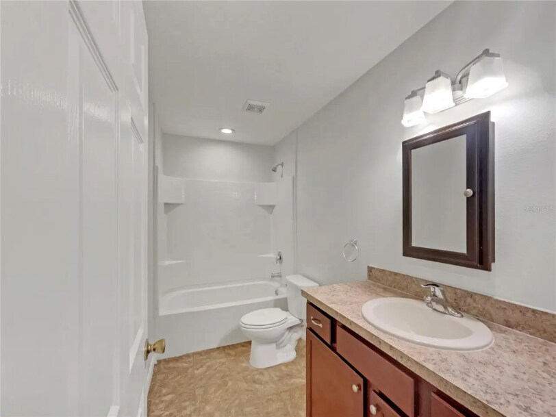 Building Photo - 1304 E Carolina Ave