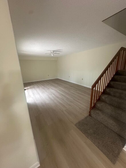 Building Photo - 1014 10th Way
