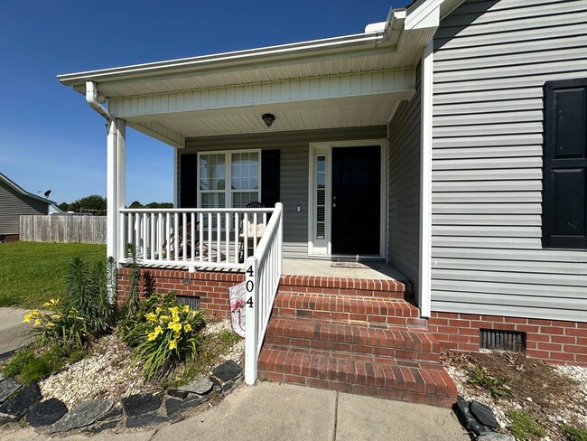 Building Photo - Inviting 3 Bed 2 Bath House