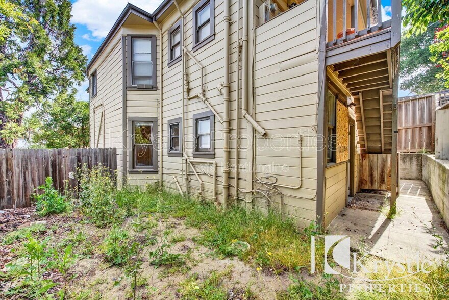 Building Photo - 709 Carolina St