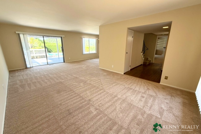Building Photo - Large Updated 5 Bedroom Home in San Mateo ...
