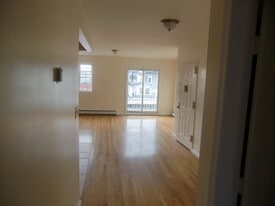 Building Photo - 2111 Dix Ave