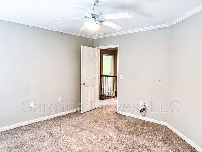 Building Photo - 702 Carriage Hill Rd