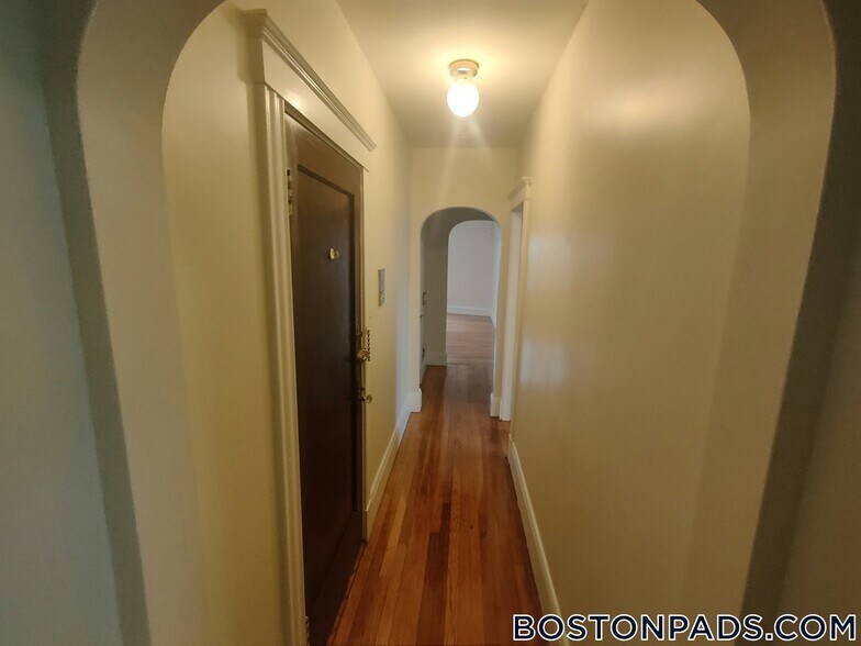 Building Photo - 349 Pleasant St