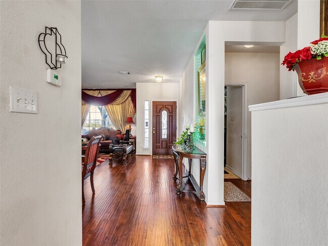 Building Photo - 5514 Gatesprings Ln