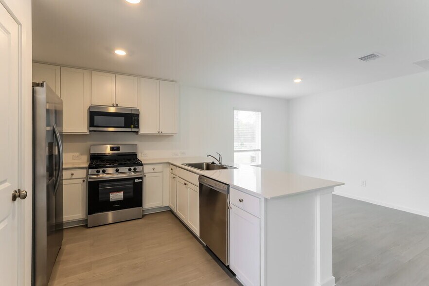 Building Photo - 2084 Cedar Way Dr