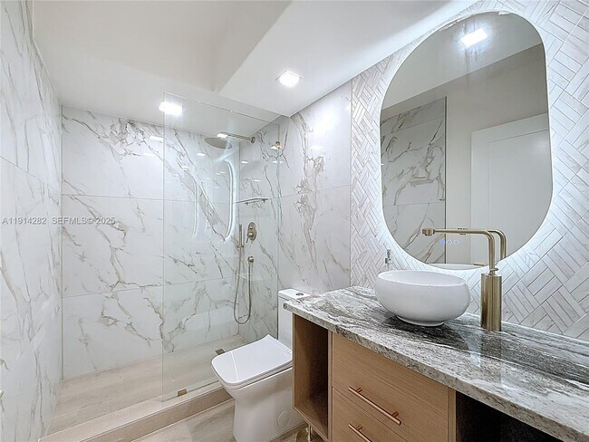 Building Photo - 5900 Collins Ave