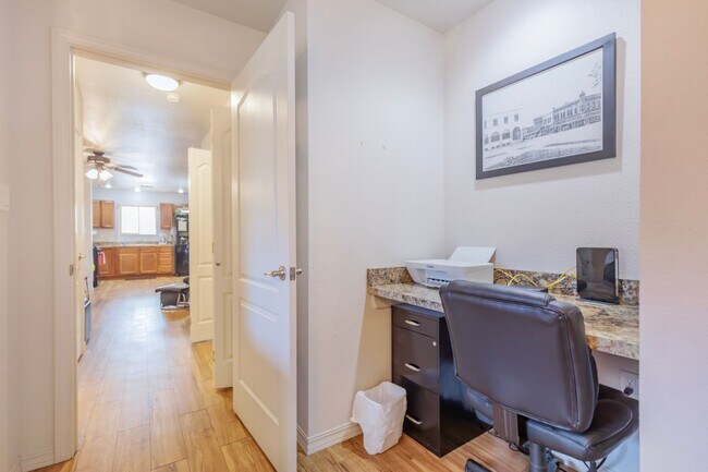 Building Photo - 800 Sherwood Dr