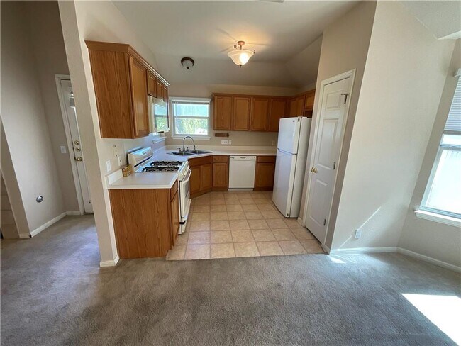 Building Photo - 202 Dana Dr